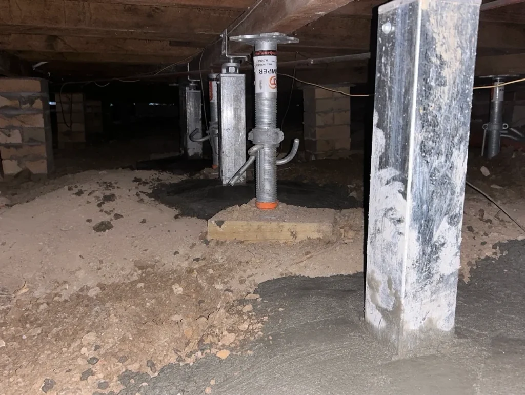 Adjustable steel piers supporting floor bearers beneath a house